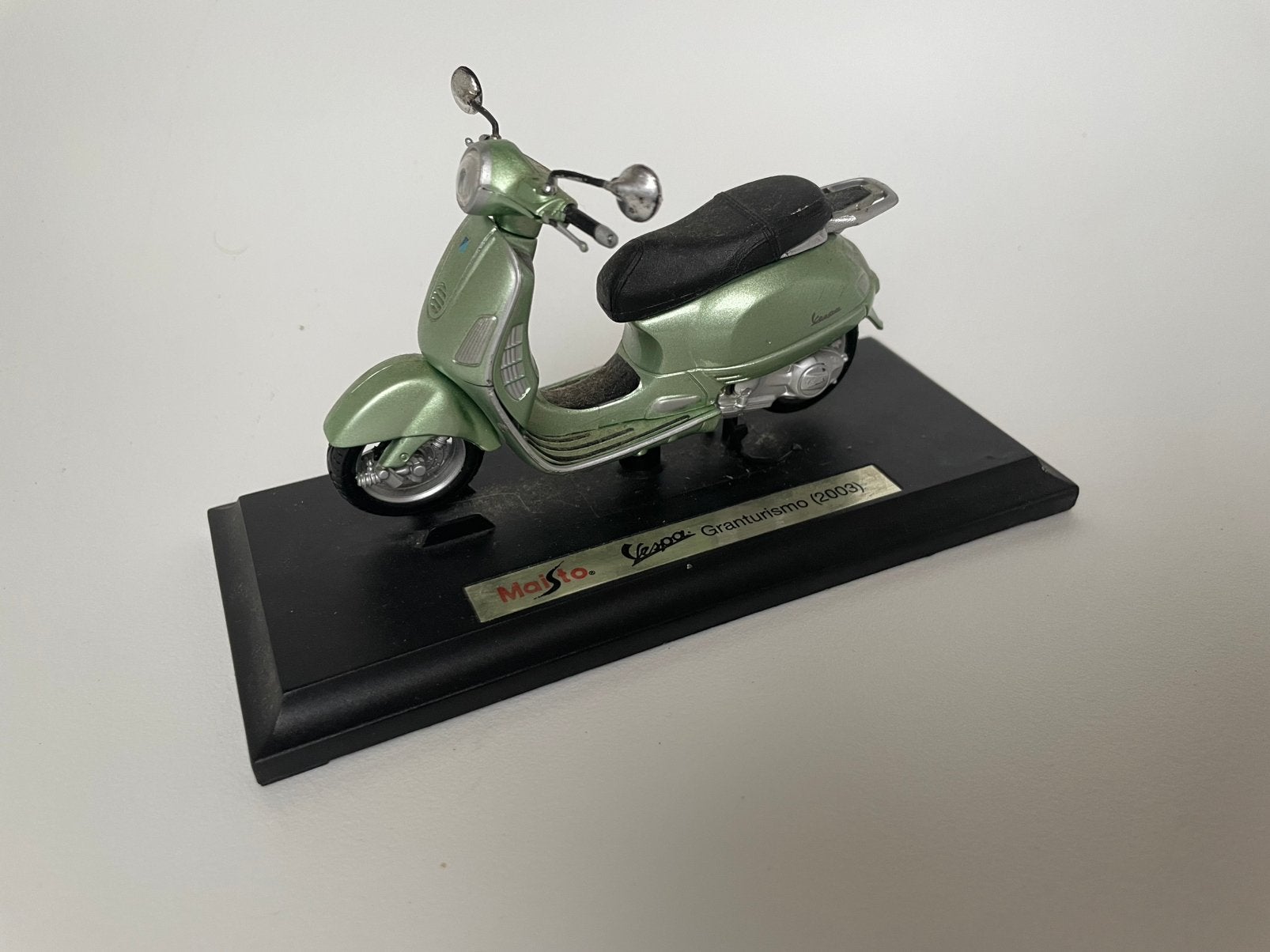 model Vespa Granturismo 2003 groen, Maïsto 1/18, Ophalen of Verzenden, Gebruikt, Overige typen, Maisto