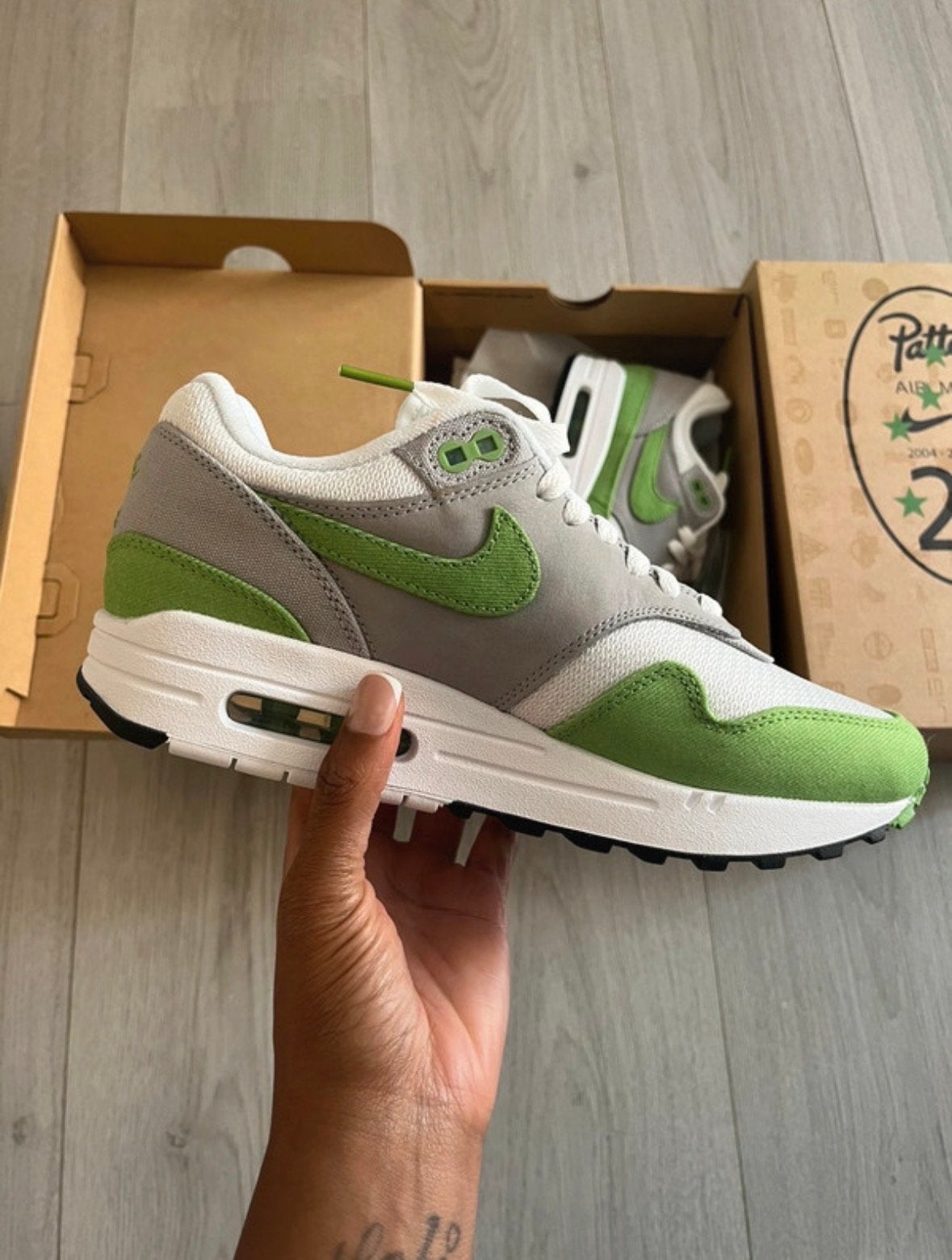 Patta x Nike Air Max 1 'Chlorophyll' - Maat 39 - Nieuw!, Verzenden, Nieuw, Sneakers of Gympen, Groen