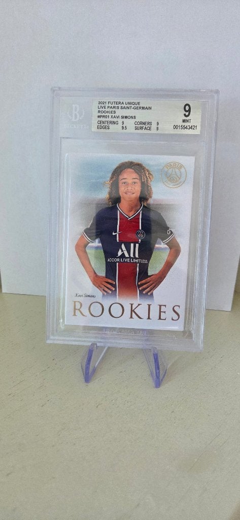 2021 Futera Xavi Simons PSG rookie /35 Beckett 9 mint, Verzamelen, Verzenden, Zo goed als nieuw, Buitenlandse clubs