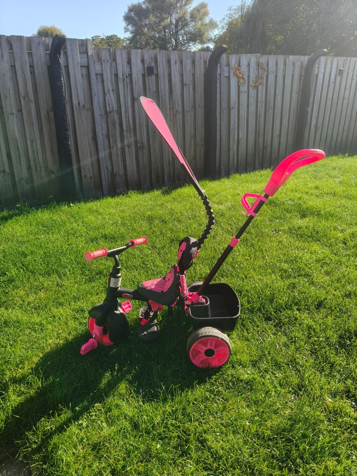 Roze driewieler met duwstang en zonnekap, Fietsen en Brommers, Ophalen, Terugtraprem, Gebruikt, Onbekend