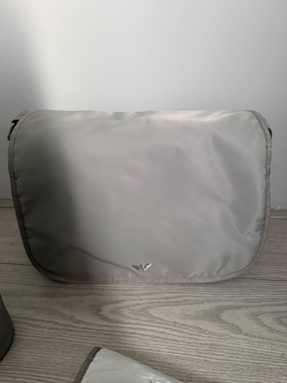 Emporio Armani Verzorgingstas met accessoires, Kinderen en Baby's, Verzorgingstas, Emporio Armani, Zo goed als nieuw, Grijs