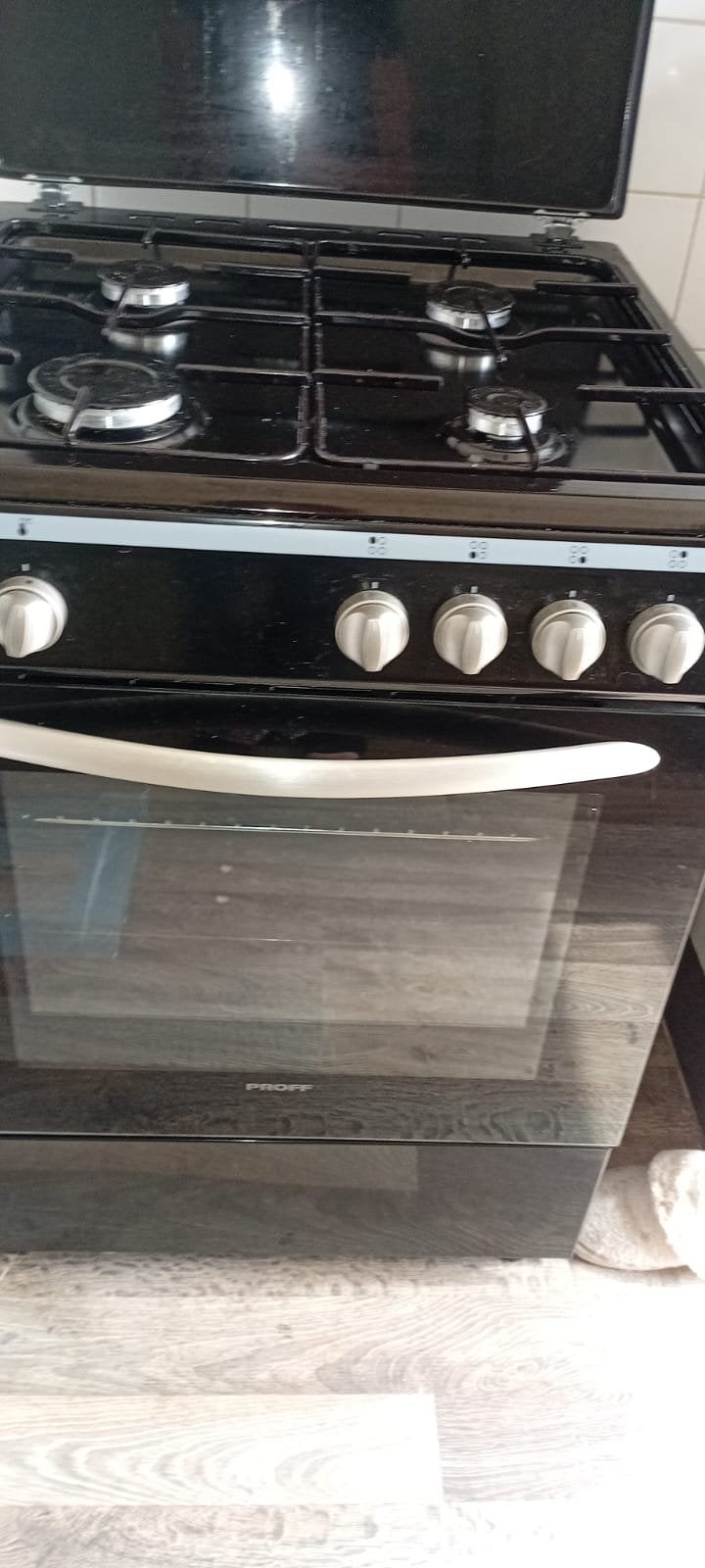 Fornuis met nieuwe oven + afzuigkap, Witgoed en Apparatuur, Ophalen, 4 kookzones, Zo goed als nieuw, Gas