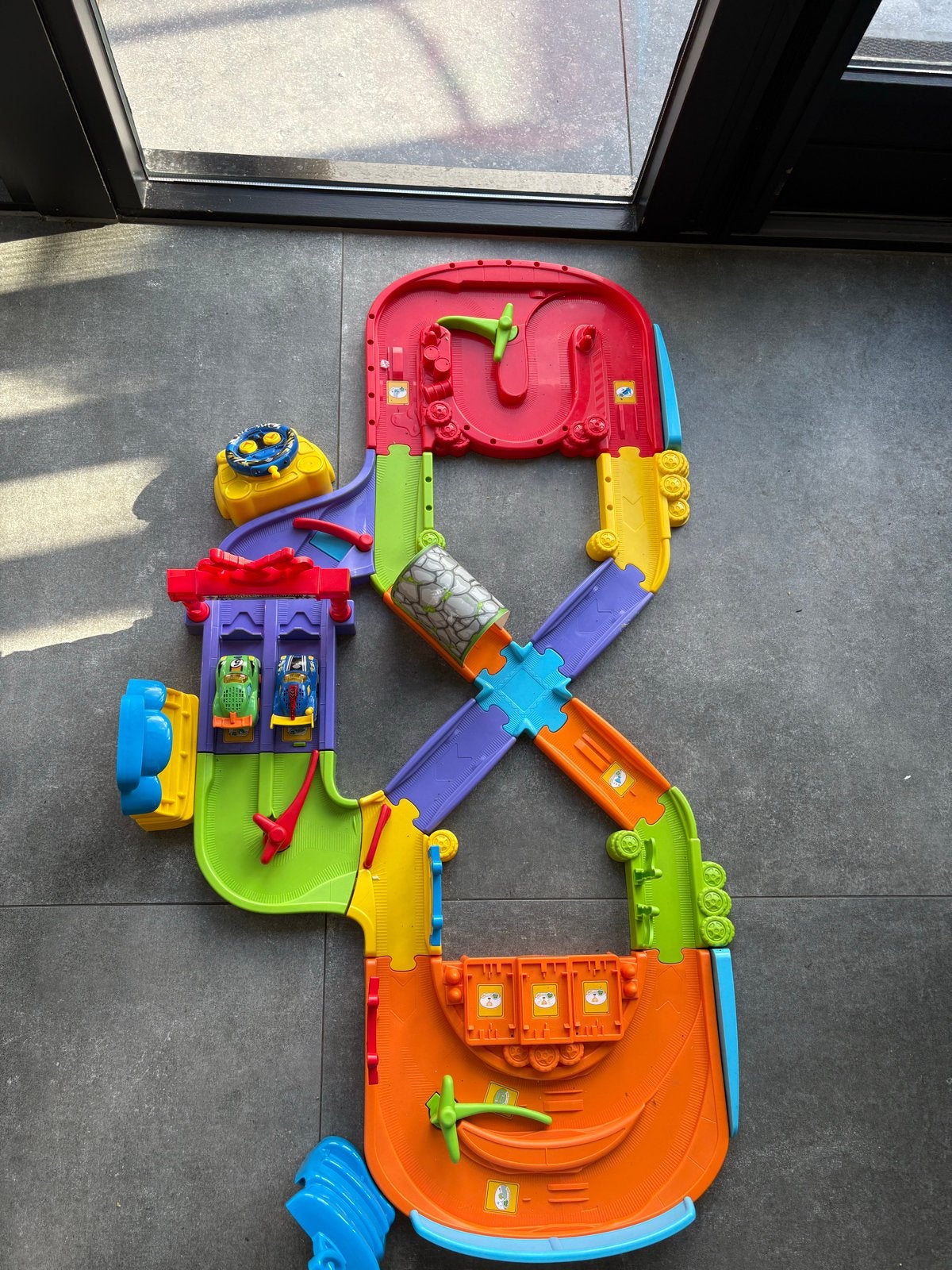 VTech Toet Toet Auto's Racebaan met 2 auto's, Overige merken, Racebaan, Ophalen of Verzenden, Zo goed als nieuw