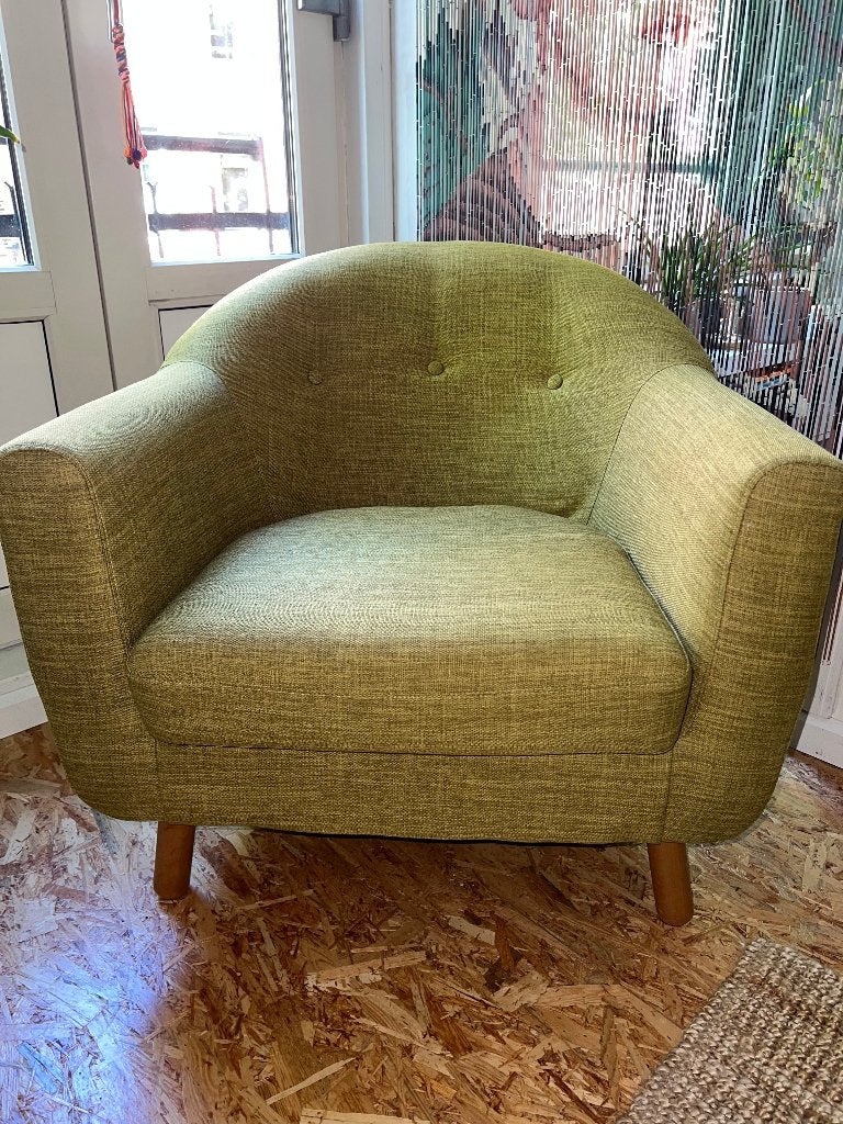 Very comfortable armchair by made. com brand / Fauteuil, Huis en Inrichting, Ophalen, Gebruikt, 75 tot 100 cm, 75 tot 100 cm