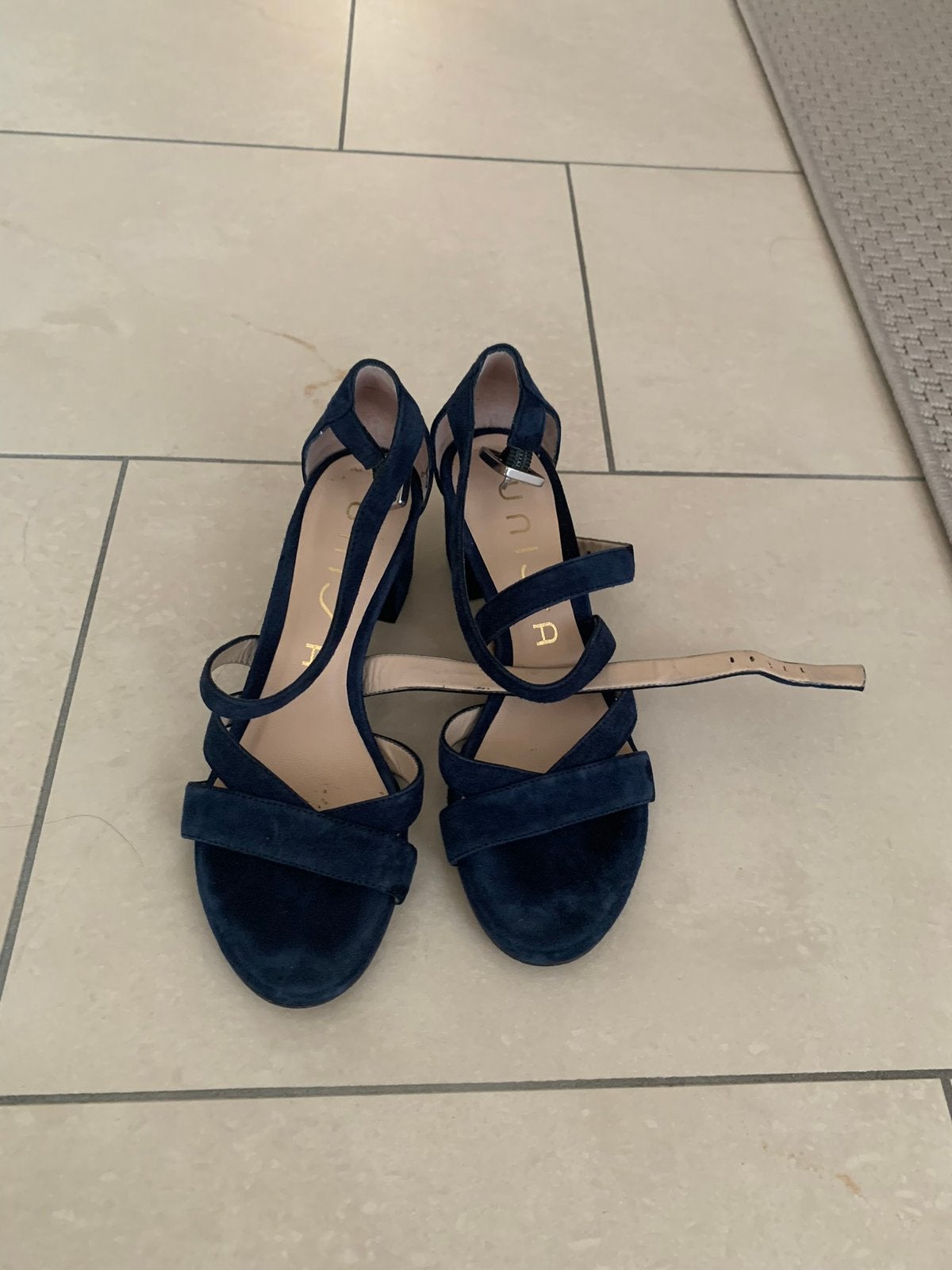 Nieuwstaat blauw leer sandalen Unisa maat 36, Blauw, Zo goed als nieuw, Sandalen of Muiltjes, Ophalen of Verzenden