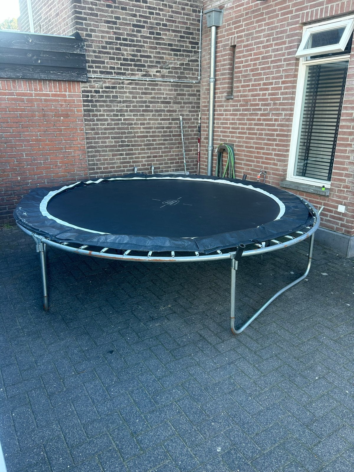 Grote ronde trampoline voor buiten, Ophalen, Gebruikt