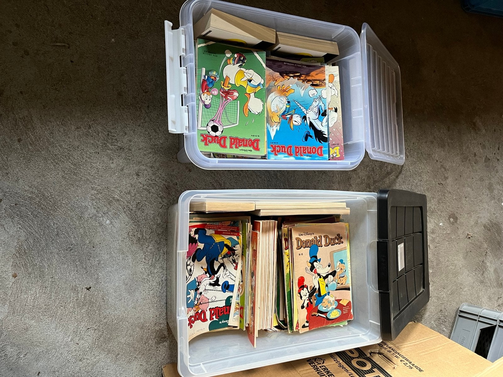 2 dozen Walt Disney’s Donald Duck, Suske en Wiske, Garfield, Boeken, Stripboeken, Meerdere stripboeken, Ophalen, Gelezen