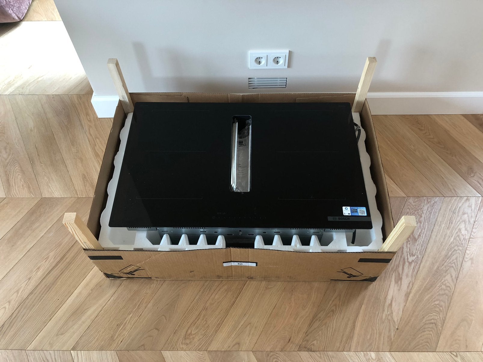 Bosch Serie 6 PVQ811H26E inductie kookplaat met afzuiging, Witgoed en Apparatuur, Kookplaten, Ophalen, Nieuw, 4 kookzones, Energieklasse A of zuiniger