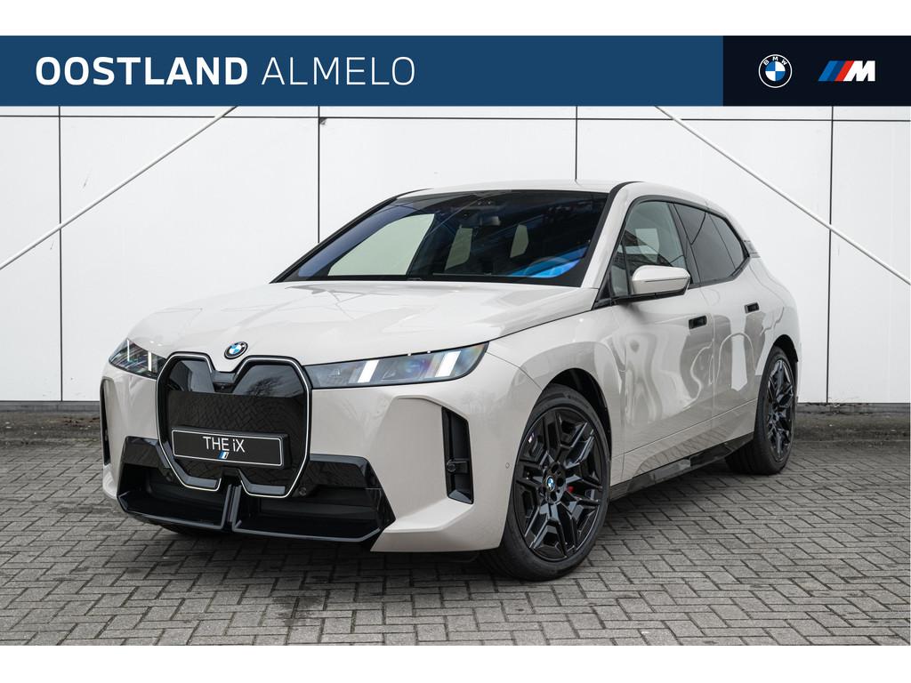 BMW iX xDrive45 M Sport / Trekhaak / M Multifunctionele Stoe, Automaat, IX, Leder, Sound system
