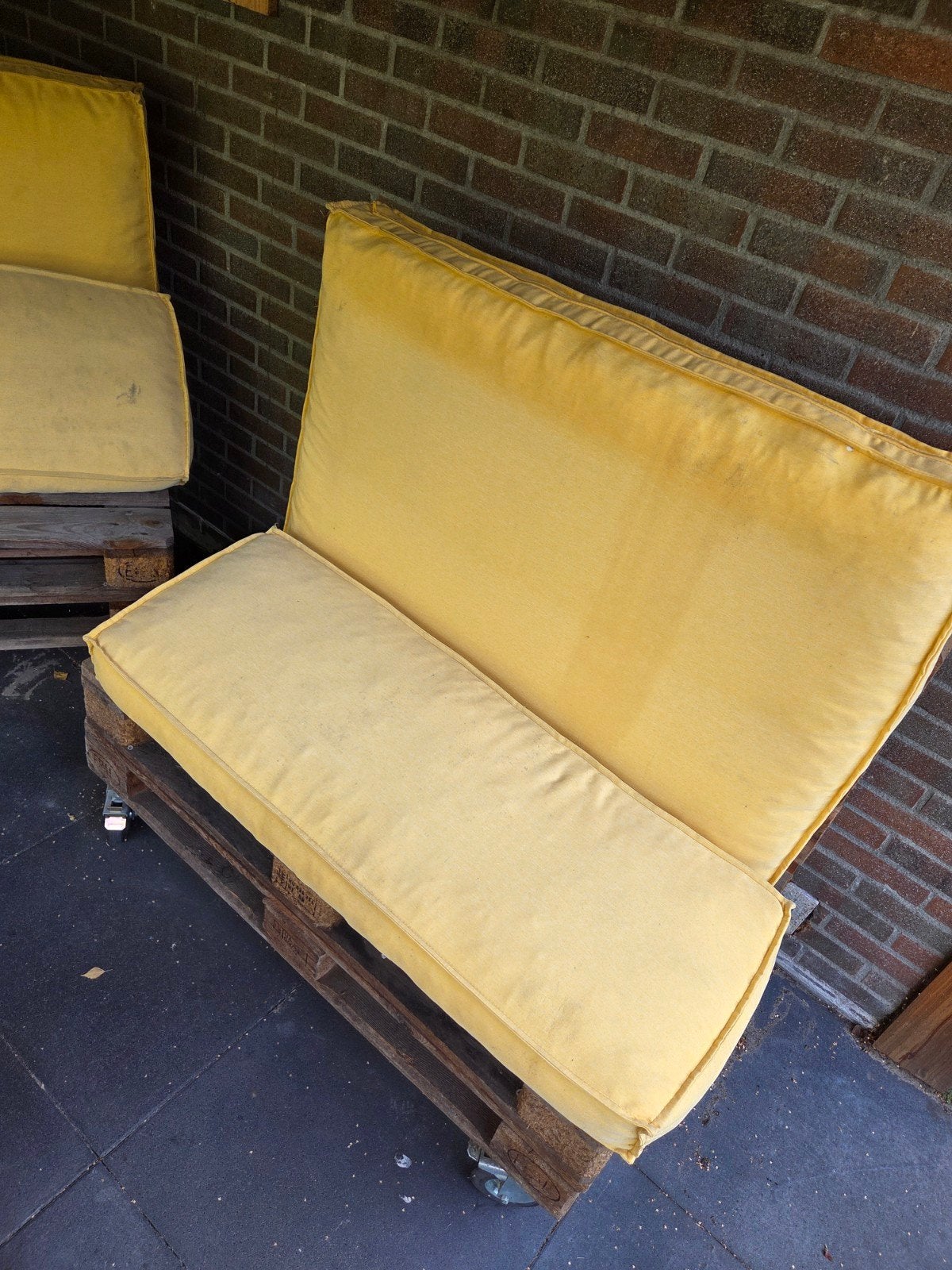 GRATIS kussens met vlekken - ideaal voor huisdieren, Ophalen, Gebruikt, Geel, Afneembare hoes