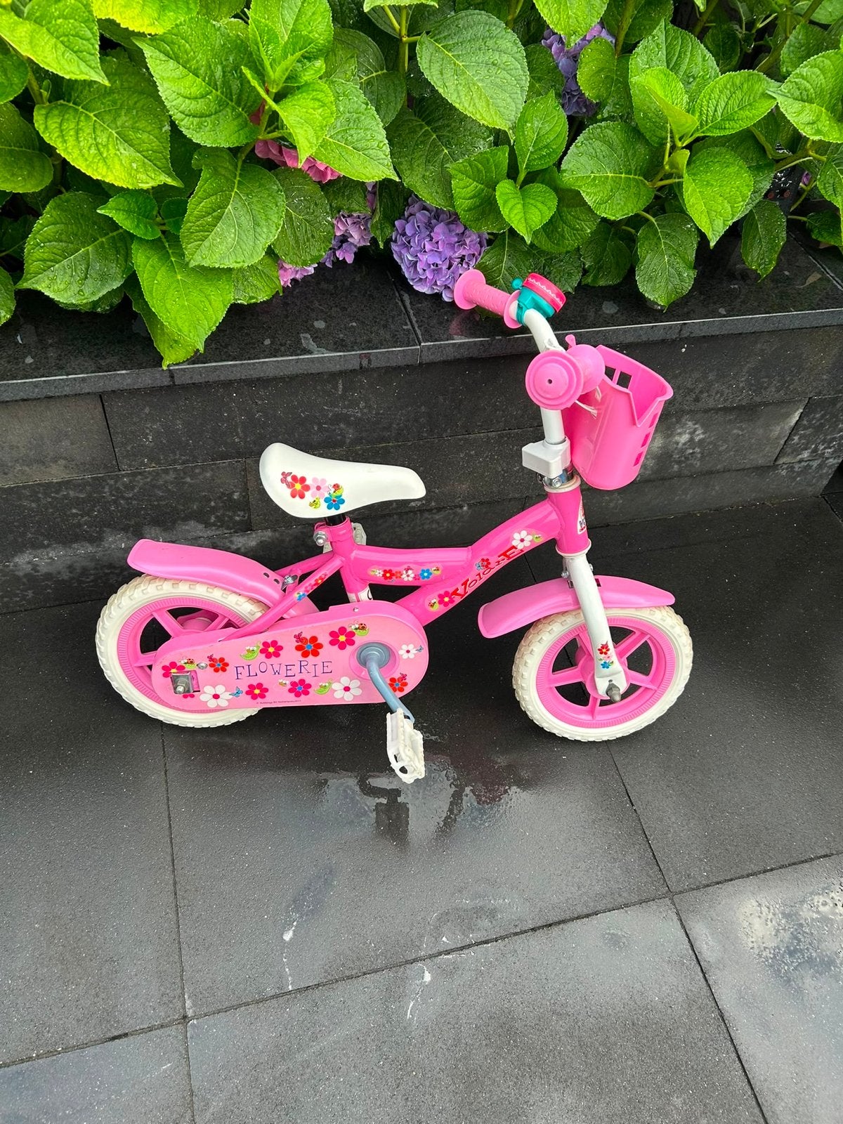 Roze kinderfiets Volare Flowerie 12 inch met zijwieltjes, Ophalen, Terugtraprem, Zijwieltjes, Gebruikt