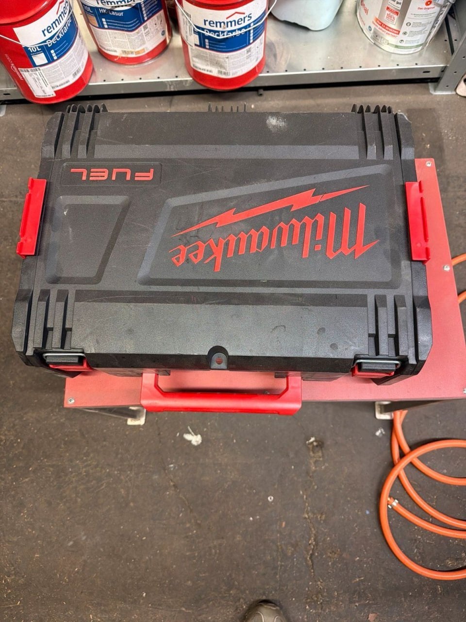 Milwaukee M18 FN16GA accunagler,met accu en lader, Zo goed als nieuw