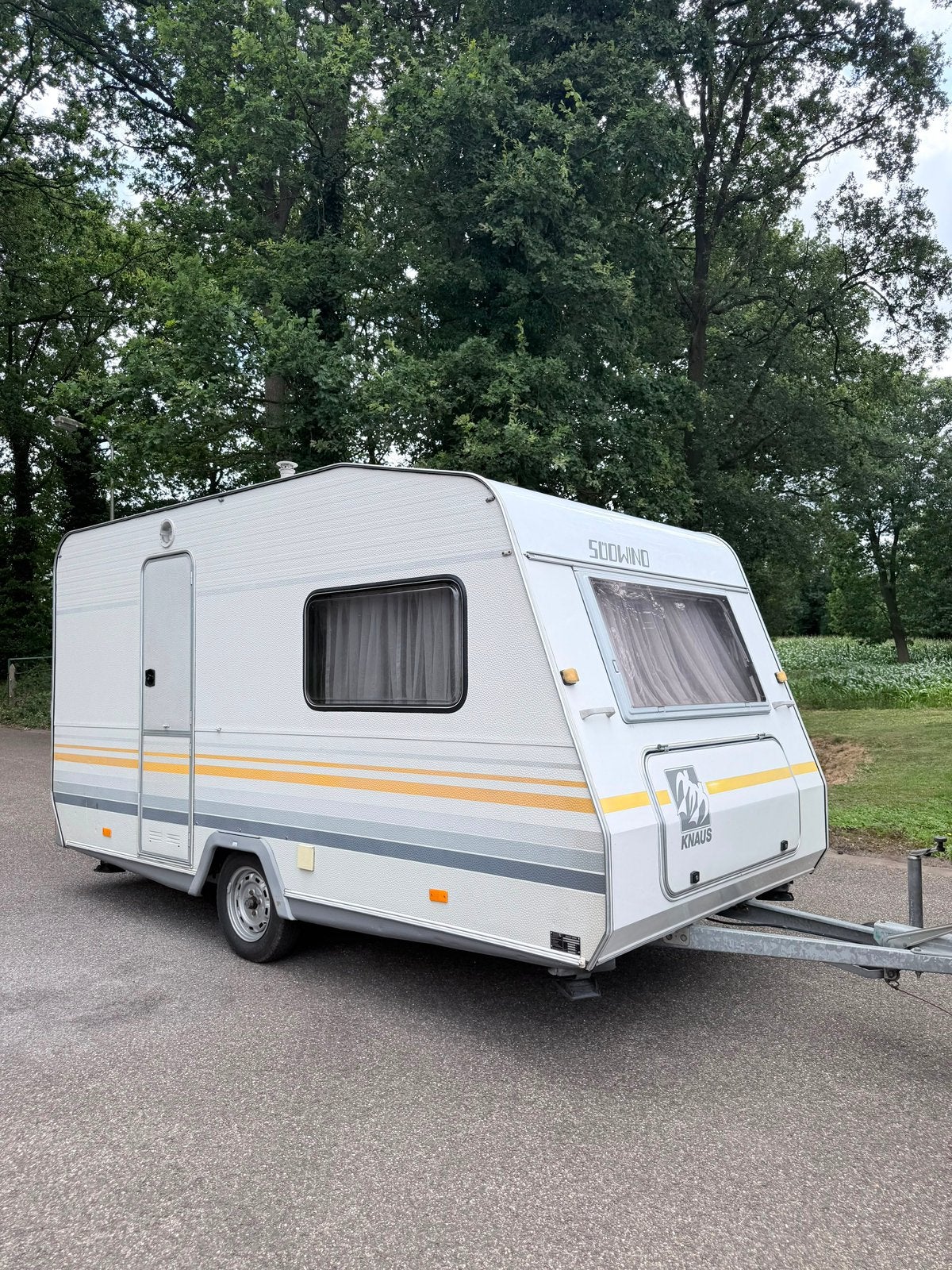 Nette Knaus Sudwind uit 1989!, Caravans en Kamperen, Caravans, Bedrijf, tot en met 4, Treinzit, Knaus, Dwarsbed, Gascomfoor, Koelkast