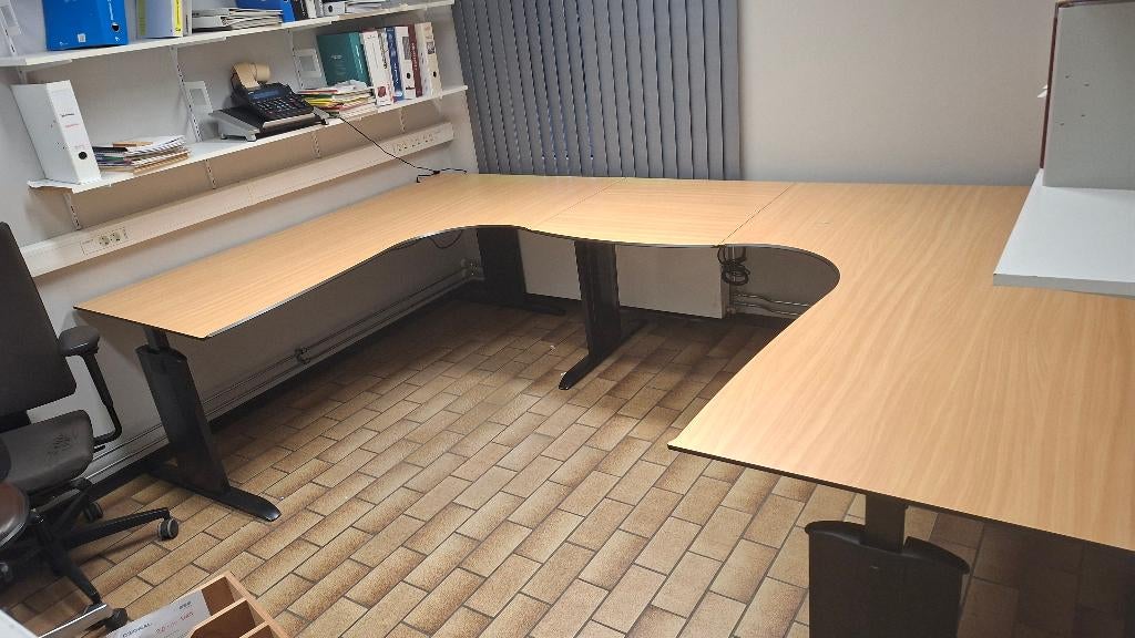M buro / Bureau in hoogte verstelbaar met trespa blad!, Ophalen, Gebruikt, ., In hoogte verstelbaar