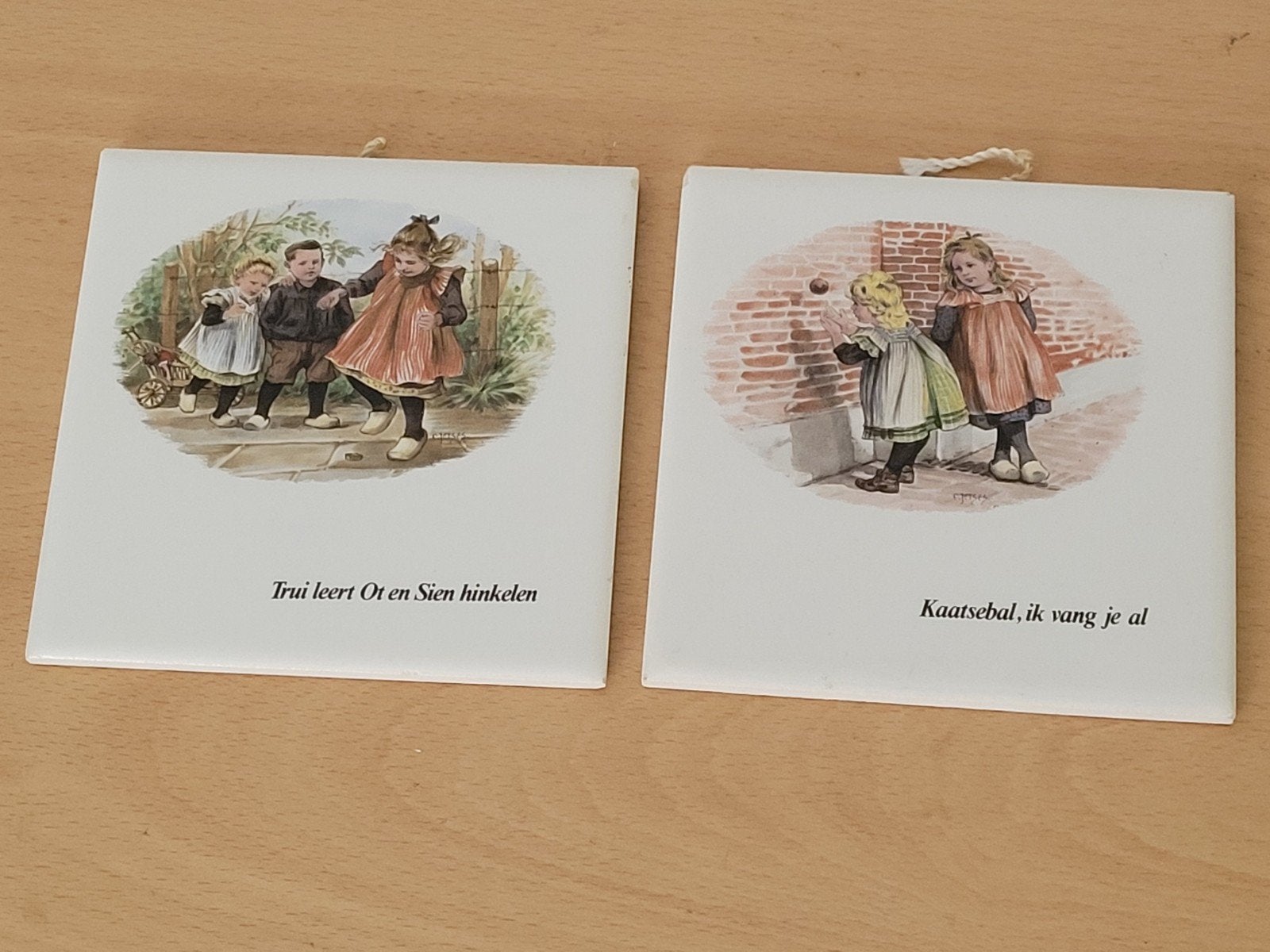 Vintage Ot en Sien tegeltjes met kinderillustraties, Ophalen of Verzenden
