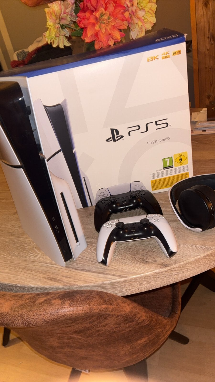 PlayStation 5 Slim met 2 controllers en headset, Ophalen of Verzenden, Zo goed als nieuw, Playstation 5