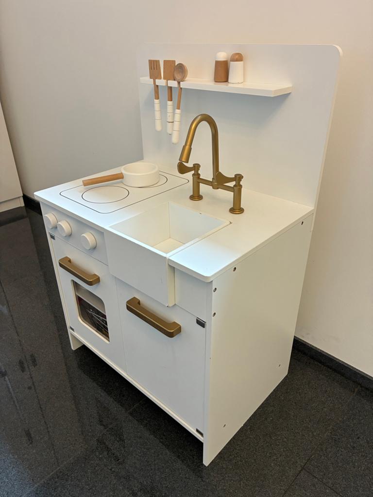 Petite Amélie Witte speelkeuken met gouden accenten, Ophalen, Zo goed als nieuw, Hout, Speelkeuken