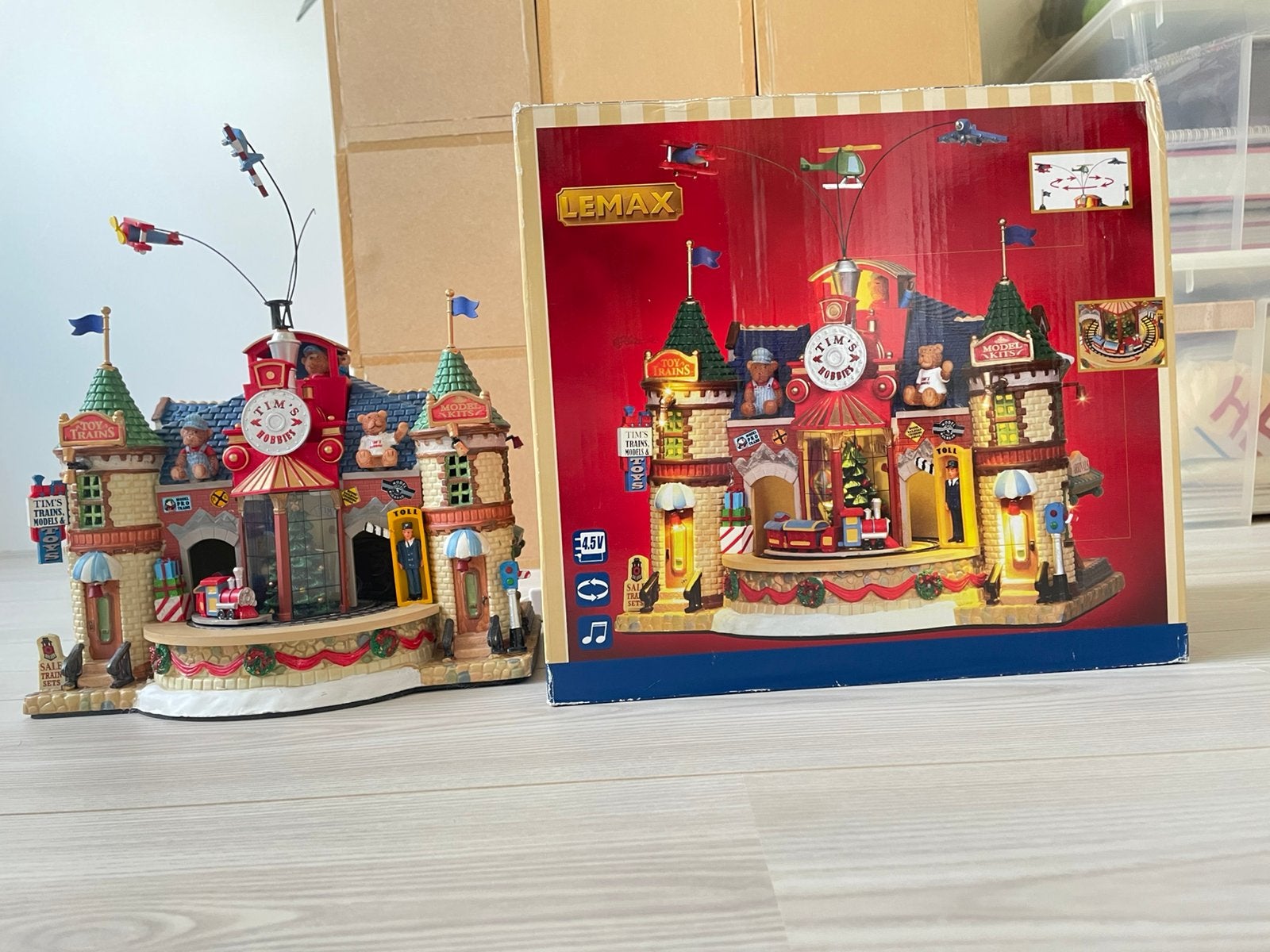 Lemax Tim's Trains & Hobbies 25414, Diversen, Ophalen of Verzenden, Zo goed als nieuw
