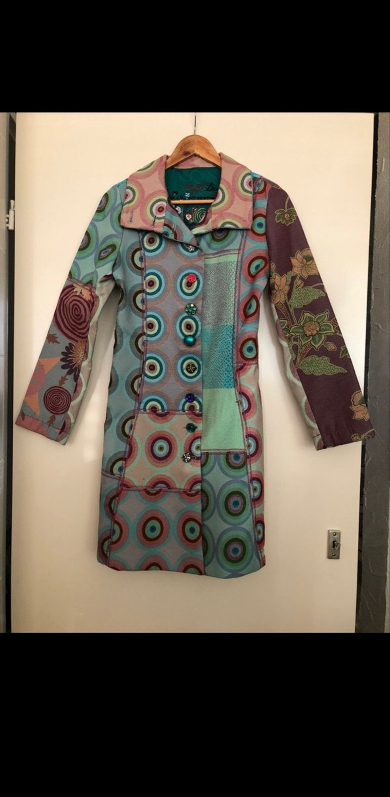 Desigual jas met kleurrijke print en borduursels, Verzenden, Zo goed als nieuw, Maat 38/40 (M), Meerkleurig