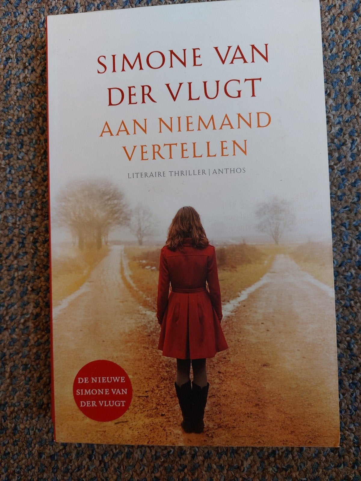 Simone van der Vlugt - Aan Niemand Vertellen, Ophalen of Verzenden, Zo goed als nieuw, Simone van der Vlugt, Nederland