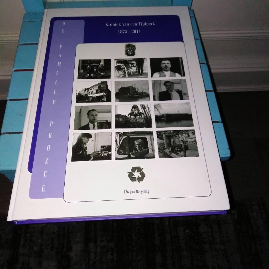 De Familie Poozee Kroniek van een Tijdperk 1875 - 2011, Ophalen, Gelezen