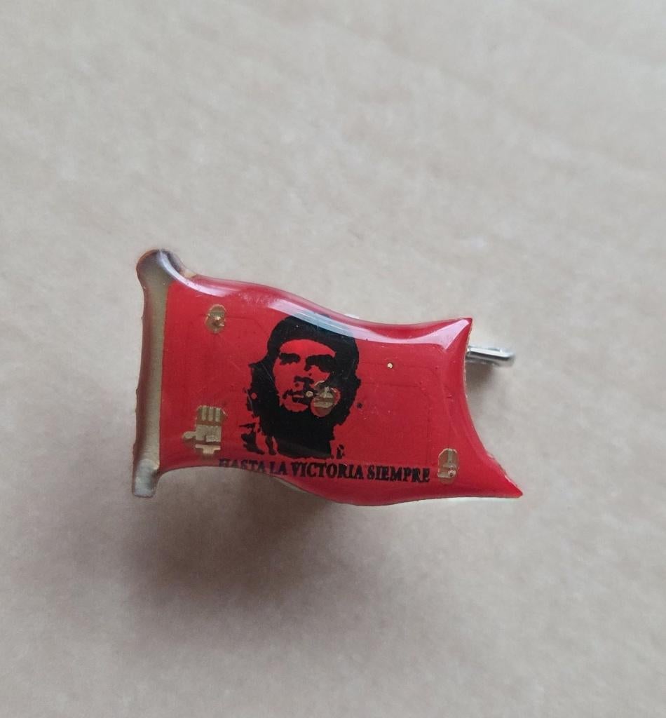 Che Guevara Revolutie Vlag broche, Verzamelen, Gebruikt, Niet vindbaar, Niet vindbaar, Speldje of Pin