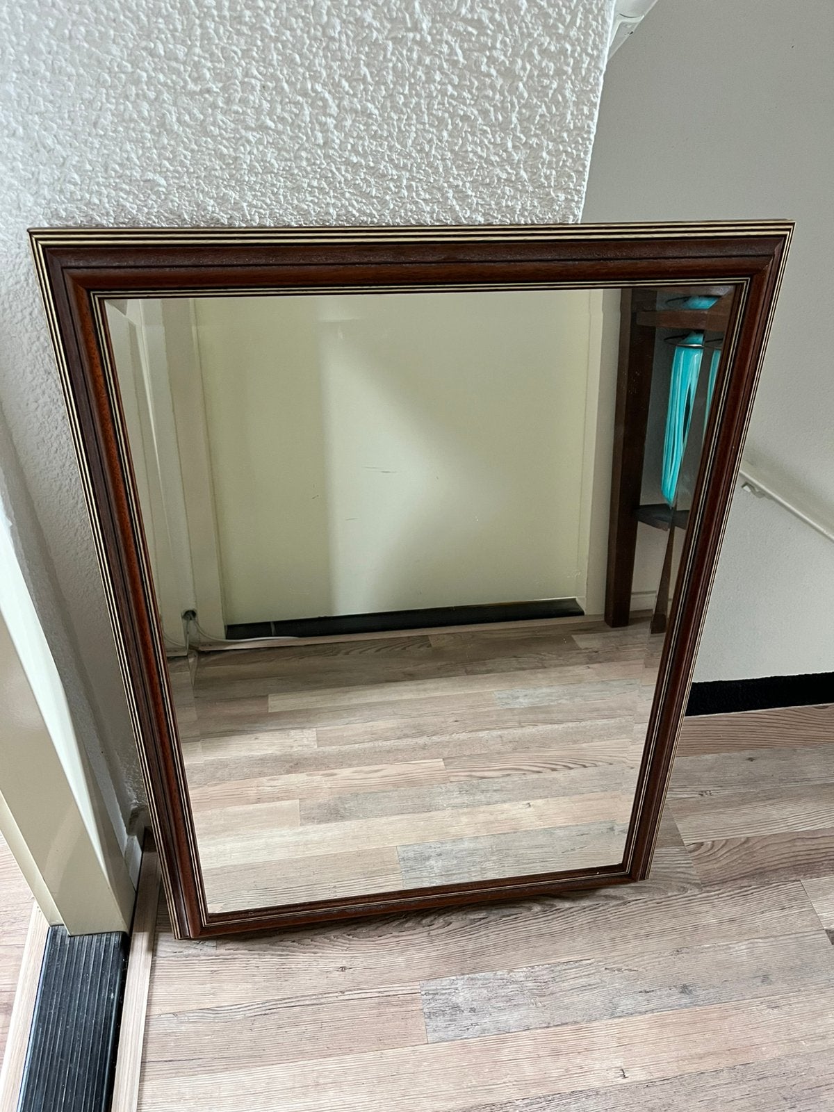 Mooie spiegel, 50x70cm kersenkleur met goud randje., Ophalen, Zo goed als nieuw, Rechthoekig, Minder dan 100 cm