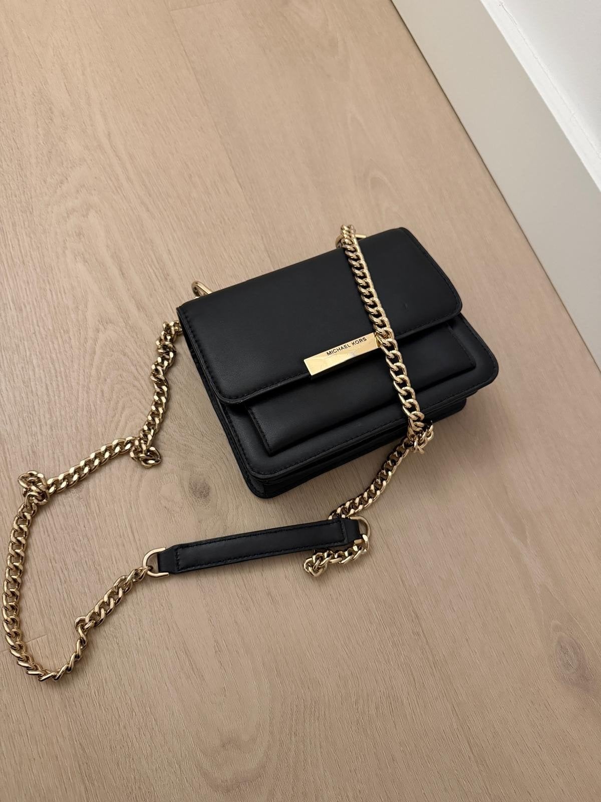 Michael Kors Zwart Schoudertasje met Gouden Ketting, Ophalen of Verzenden, Gebruikt, Zwart, Schoudertasje
