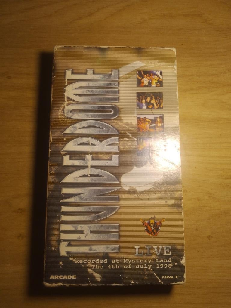 Vhs Thunderdome live Record at Mysteryland  4-7-1998 ID&T, Ophalen of Verzenden, Gebruikt