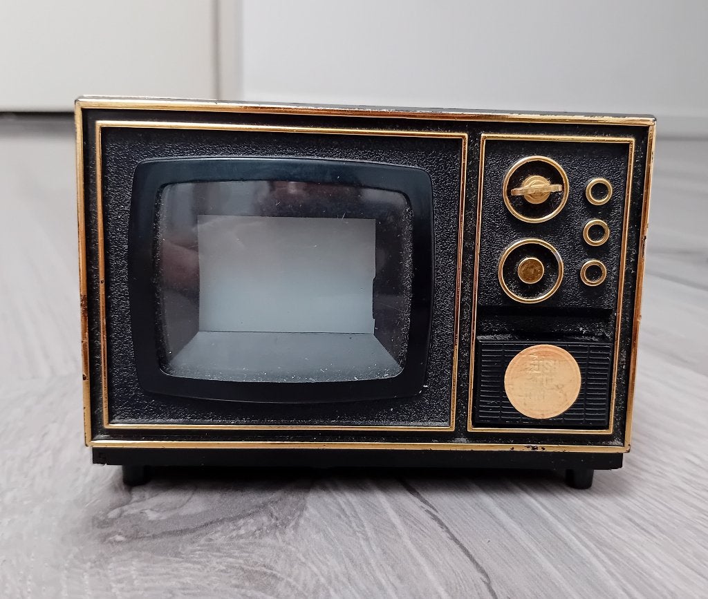 Landex gasaansteker en diaviewer  in de vorm van een CRT-tv, Verzenden