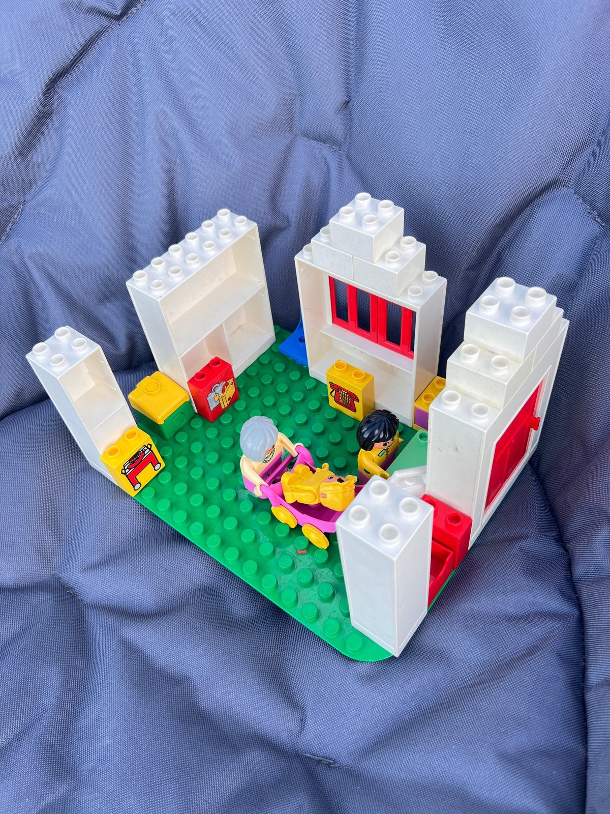 Lego Duplo - thema: huiselijk (oma, mama, baby), Inclusief minifiguren, Ophalen of Verzenden, Zo goed als nieuw, Duplo