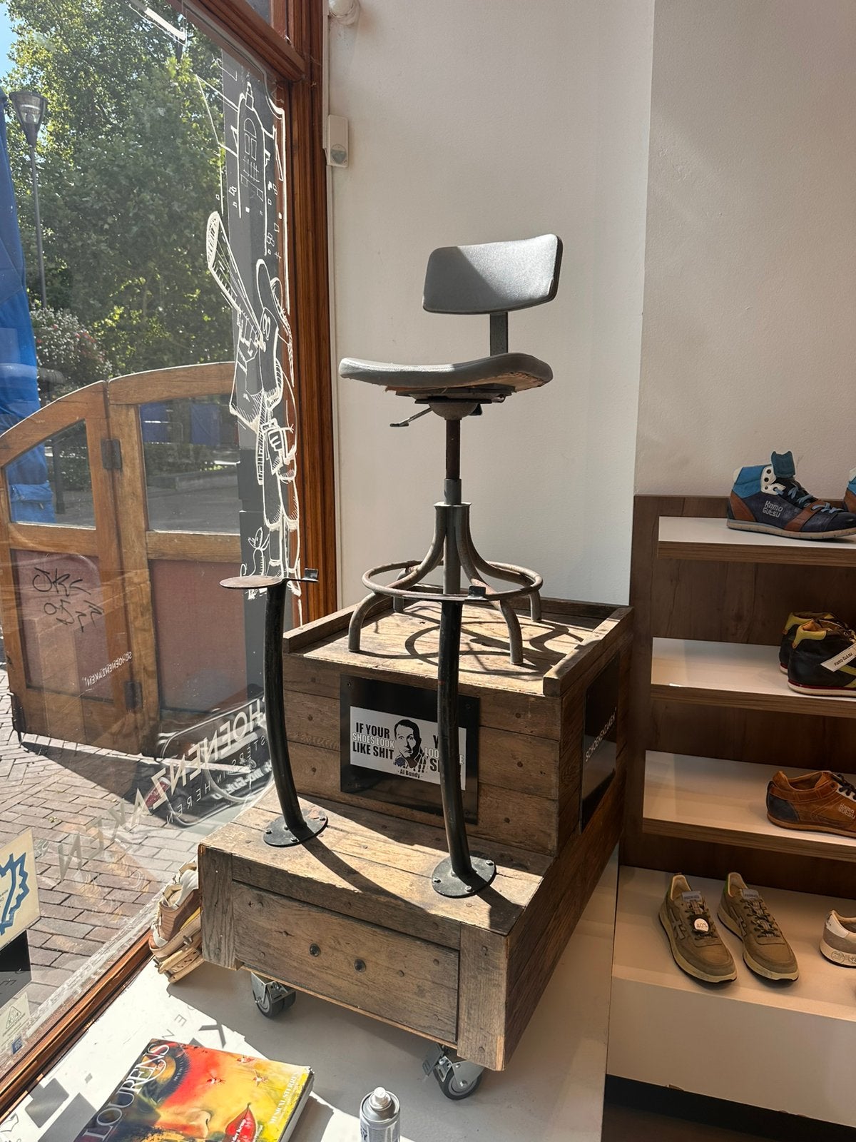 Verrijdbare schoenen poetsstoel, Huis en Inrichting, Ophalen