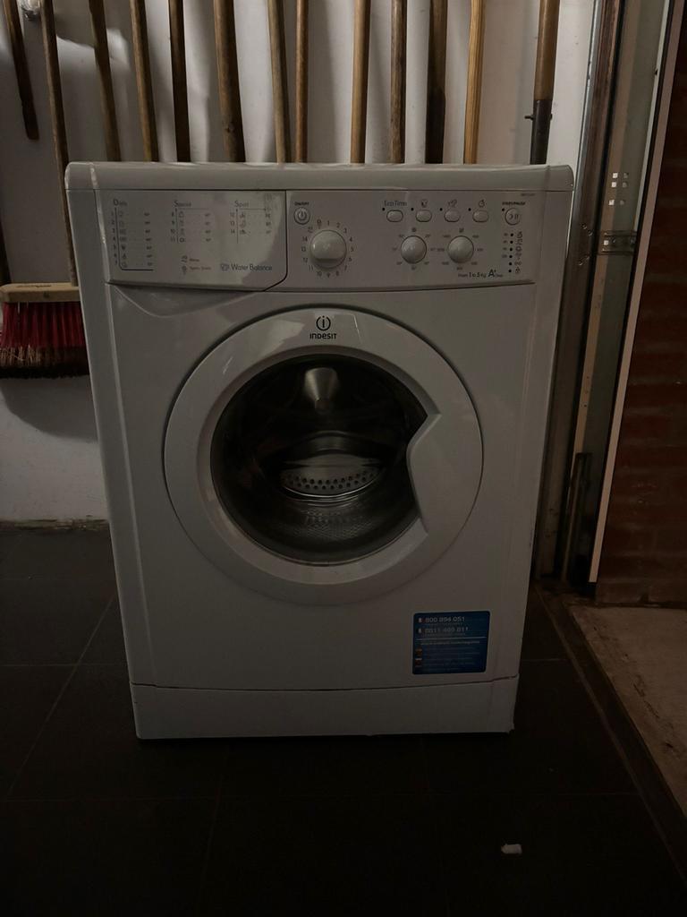 Indesit Wasmachine - Zo goed als nieuw, 1200 tot 1600 toeren, 4 tot 6 kg, Ophalen of Verzenden, Zo goed als nieuw