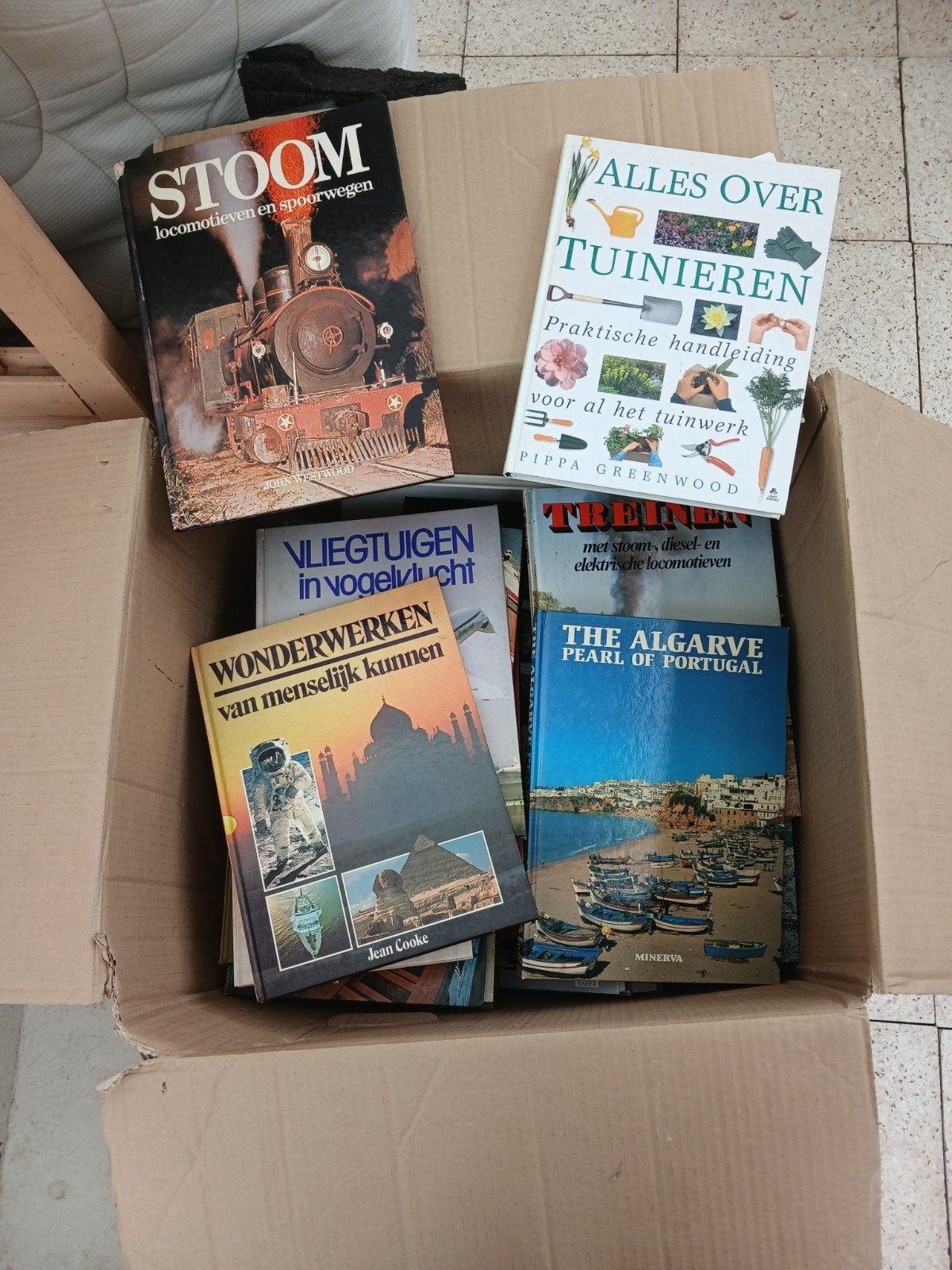 doos met verschillende soorten boeken gratis, Ophalen, Gelezen
