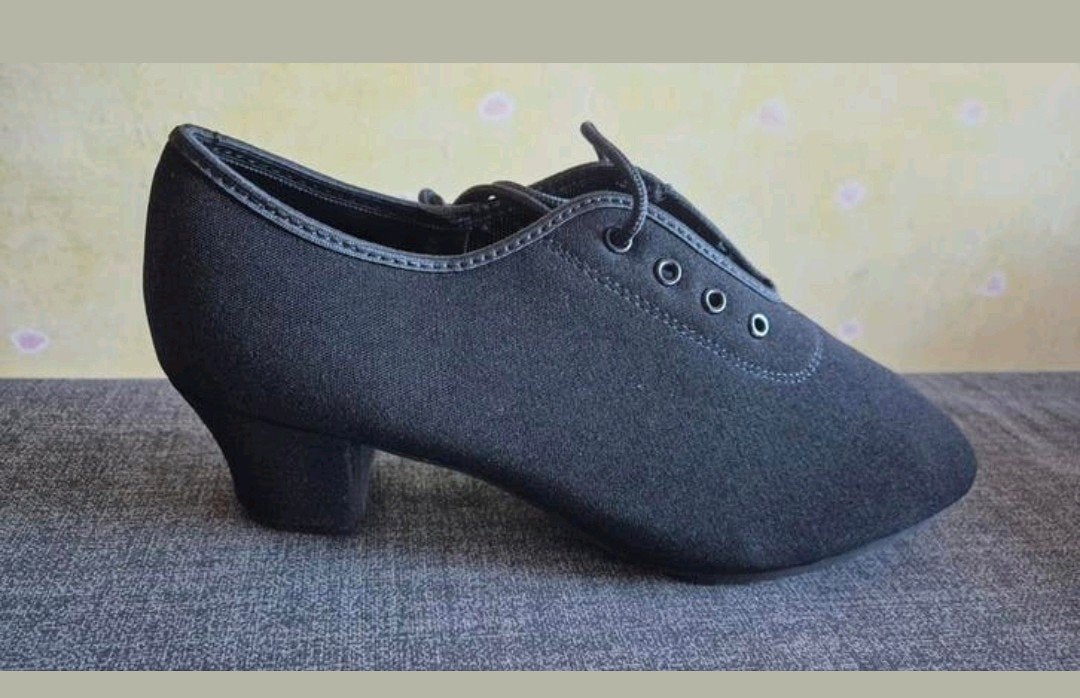 Nieuwe zwarte dansschoenen in maat 40. Binnenzool 25 cm., Zwart, Nieuw, Dansschoenen, Ophalen of Verzenden