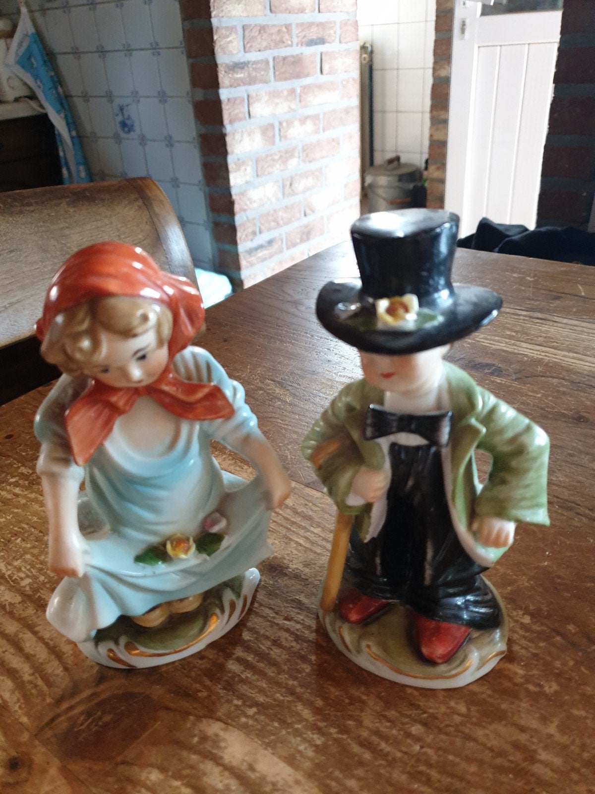 2 porceleinen beeldjes ,heel mooi, Ophalen of Verzenden, Zo goed als nieuw