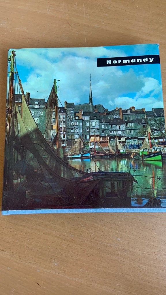 Normandy - Jehan Lepovremoyne, Ophalen of Verzenden, Europa, Reisgids of -boek, Overige merken
