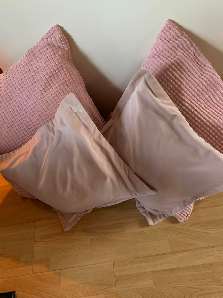 4 Roze Fluweel Kussens van Ikea - Grote en Kleine Maten, Ophalen of Verzenden, Zo goed als nieuw, Roze, Vierkant