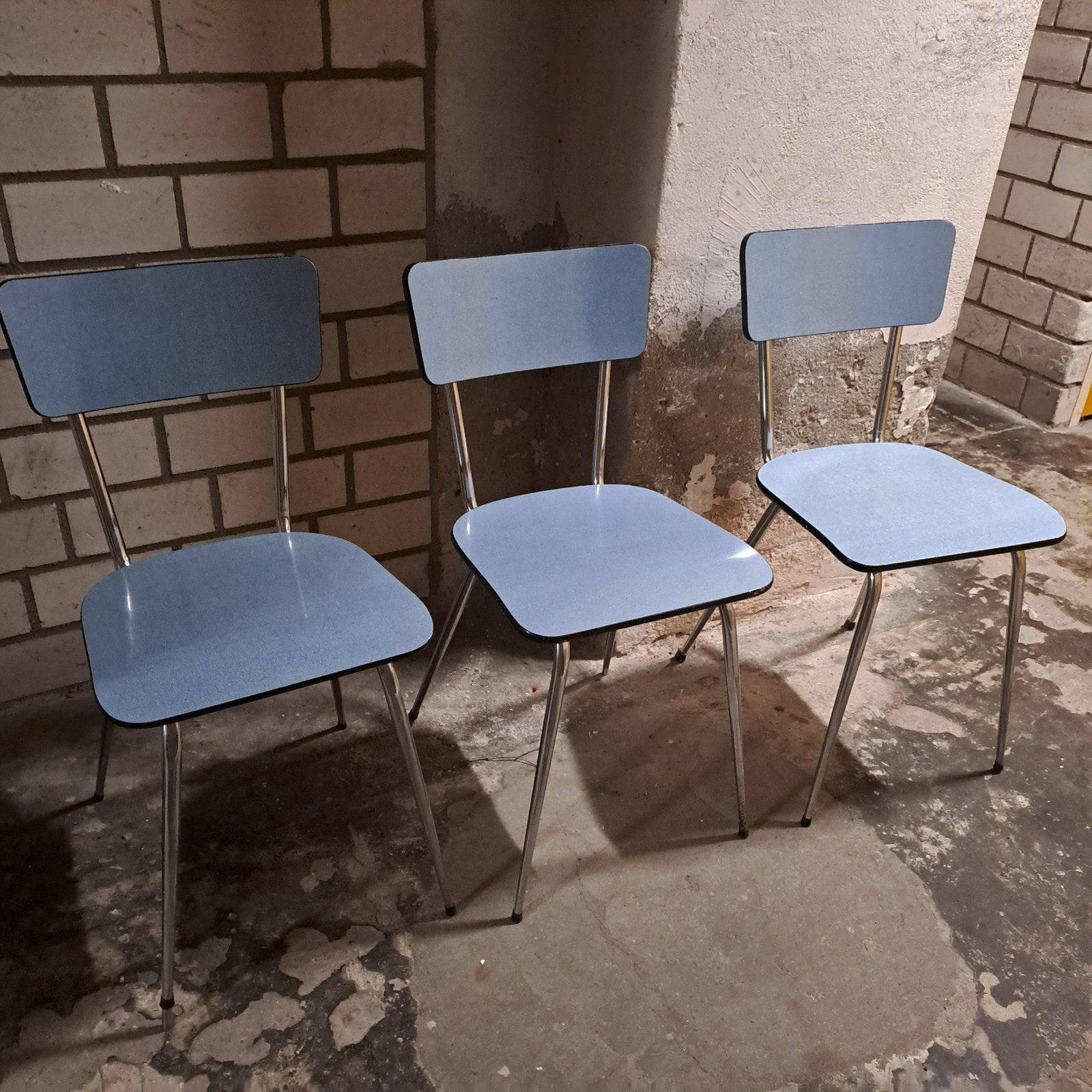 2 blauwe formica stoelen - vintage design, Ophalen