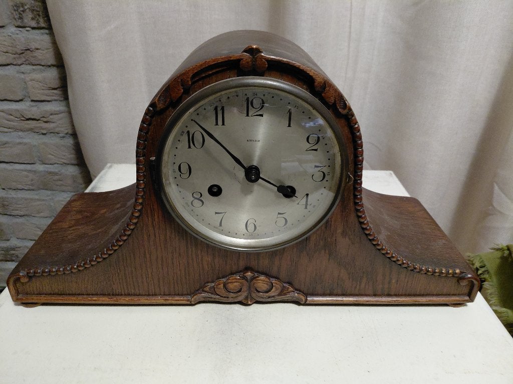 Antieke penduleklok, zgn. Napoleonshoed, merk Kienzle., Antiek en Kunst, Ophalen of Verzenden