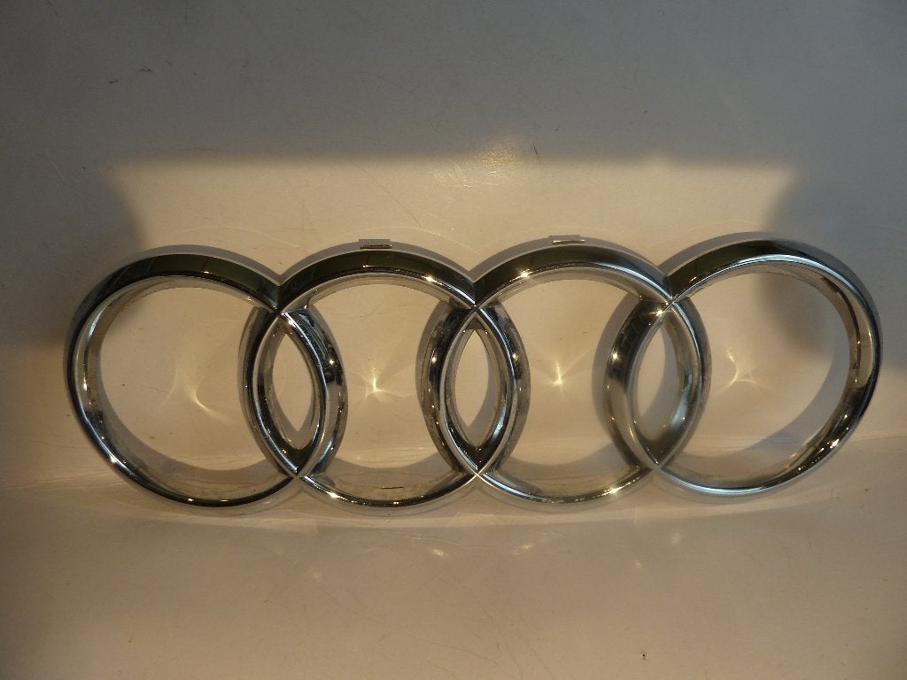 AUDI EMBLEEM  >>> GROOT ( 28 cm. ) & KLEINER ( 18 cm.), Ophalen of Verzenden, Gebruikt, Audi