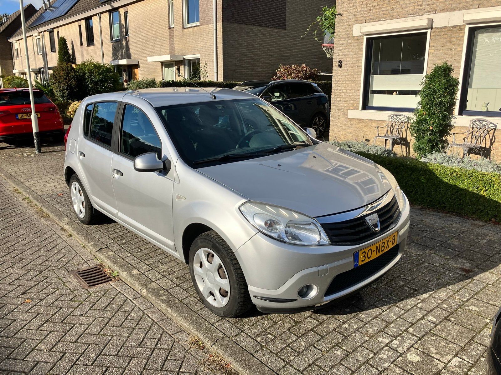 Dacia Sandero 1.2 16V 2010 Grijs, Auto's, Voorwielaandrijving, Stof, 31 €/maand, Origineel Nederlands