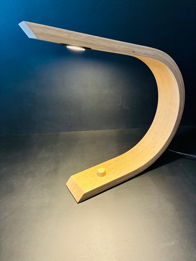 Foto 10 van Handgemaakte designlamp van gebogen hout
