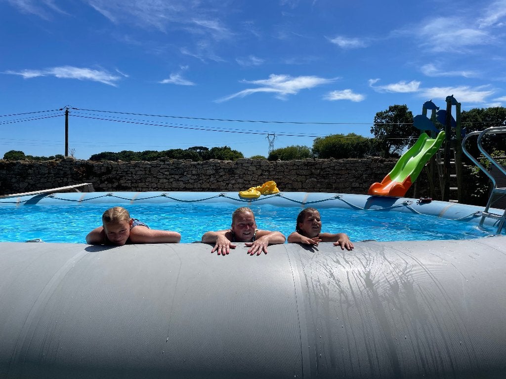 Ingerichte tent Frankrijk, Kleine camping Bretagne, Zwembad, Wasmachine, Aan zee, Landelijk