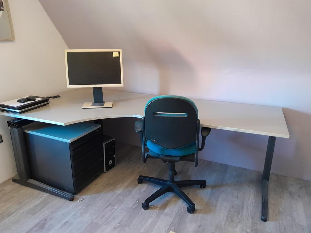 Bureau, tafel, stoel, rolcontainer, ladekast, Ophalen