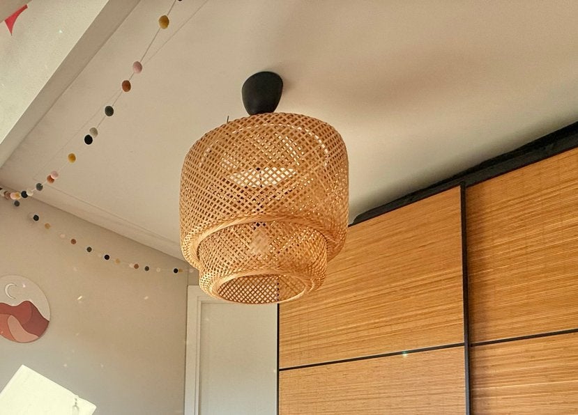 IKEA bamboe hanglamp (aanpasbaar formaat), Huis en Inrichting, Lampen | Hanglampen, Ophalen, Gebruikt, Hout, 50 tot 75 cm