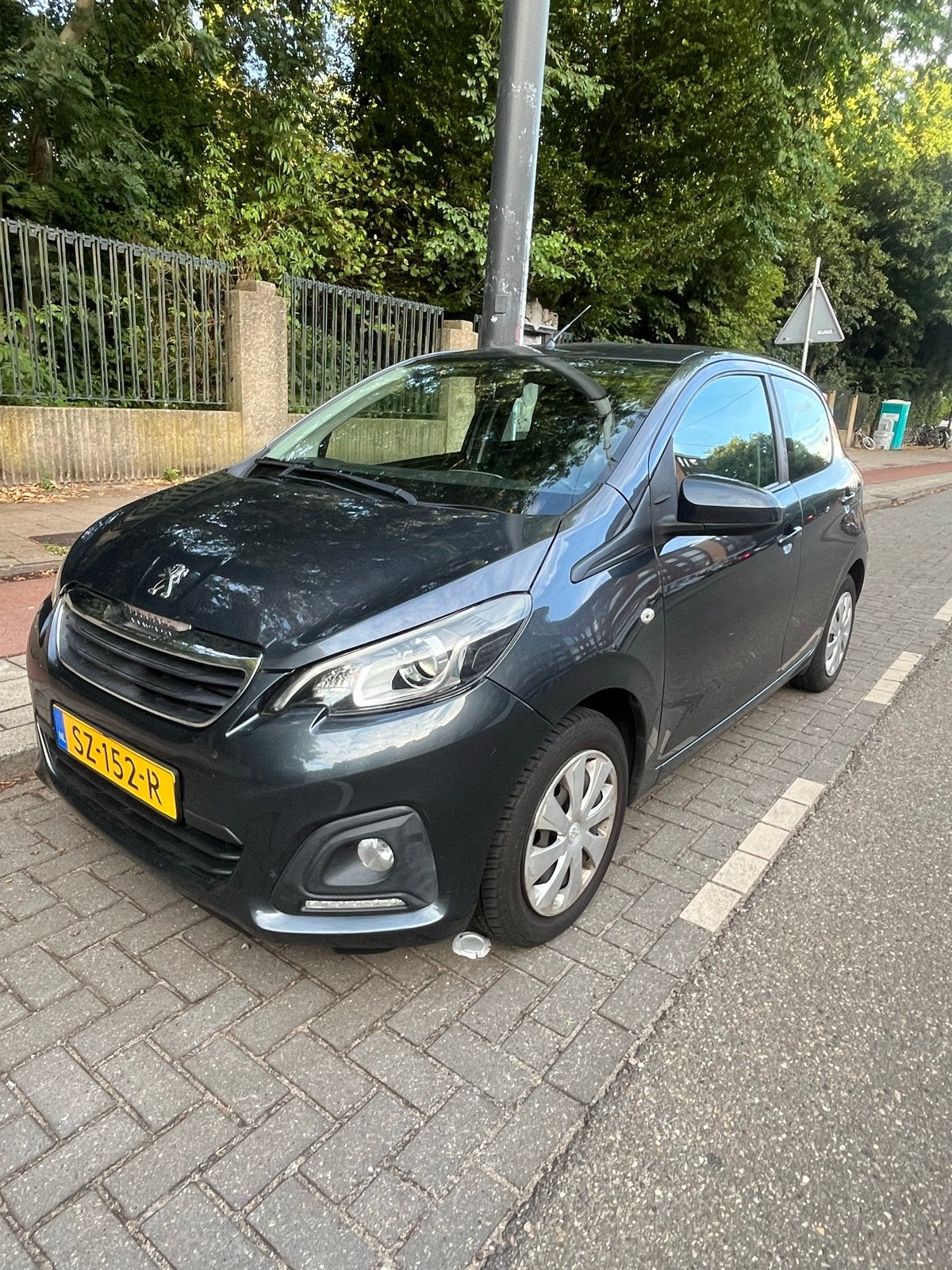 Peugeot 108 - 5 deurs – 81.000km - Airco -Bluetooth - Grijs, Voorwielaandrijving, Stof, Zwart, 4 stoelen