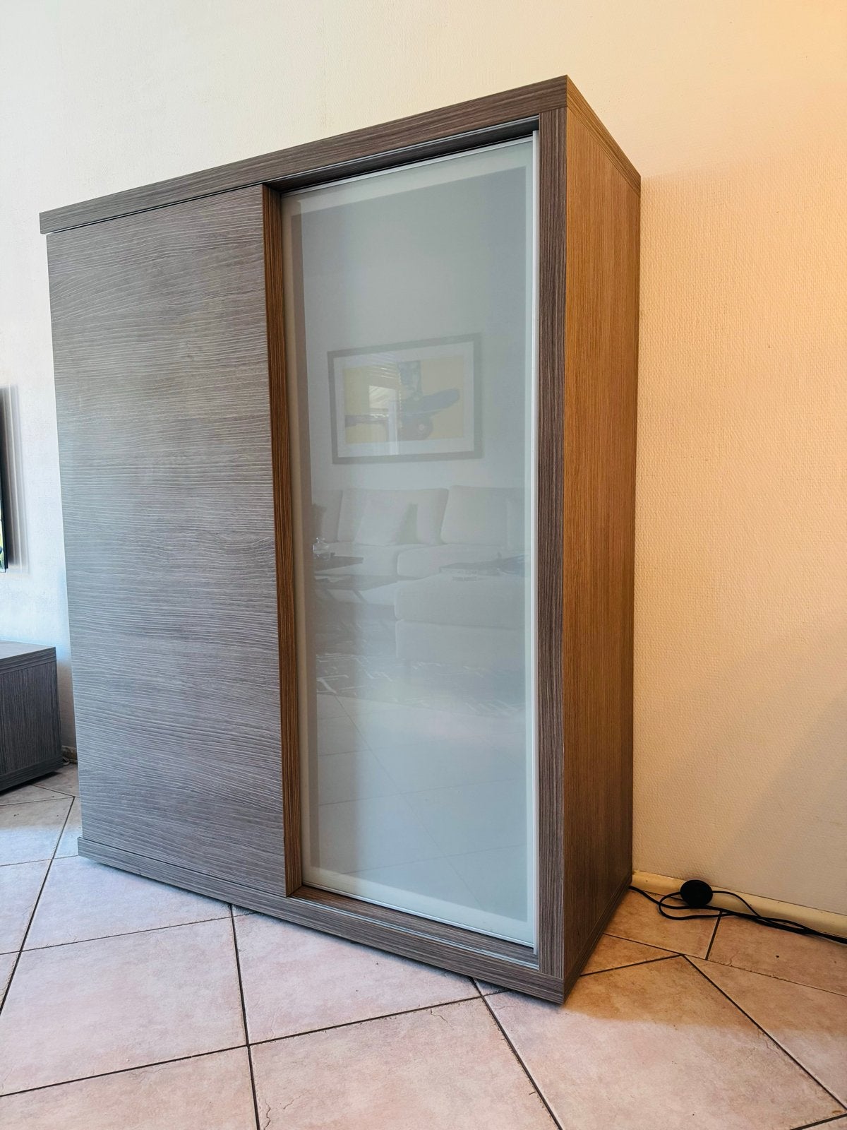 Moderne kast met schuifdeuren en verlichting, Ophalen, 100 tot 150 cm, Zo goed als nieuw, 150 tot 200 cm