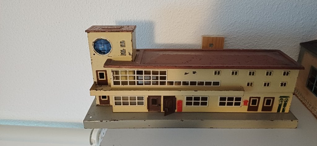 Märklin #418 station met klokkentoren, Wisselstroom, Gebruikt, Brug, Tunnel of Gebouw, Ophalen of Verzenden