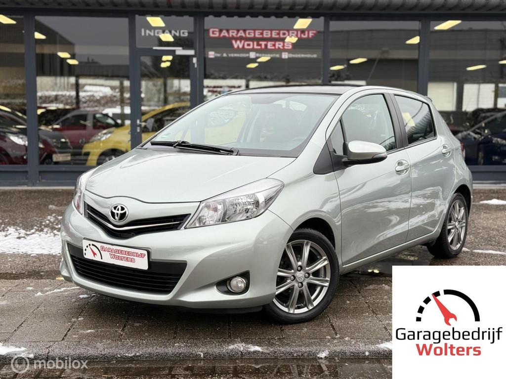 Toyota Yaris 1.3 VVT-i Dynamic NIEUWSTAAT NAVI CAMERA PANO, Voorwielaandrijving, Stof, Zwart, 4 cilinders